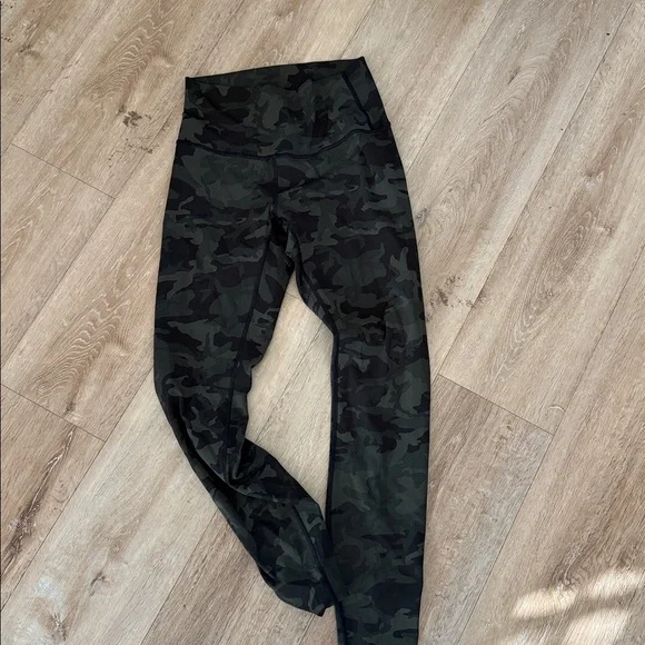 lululemon athletica legging - Picture 3 of 3